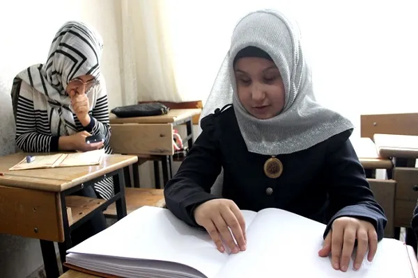 Karanlık dünyaları Kur'an ile aydınlanıyor