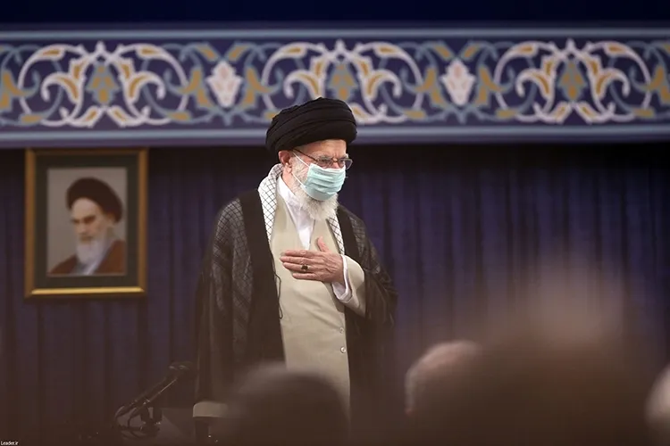 راز سربلندی جمهوری اسلامی در مقابل همه حوادث ایستادگی و نهراسیدن از دشمنان است