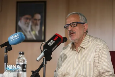 آیین رونمایی از قرآن زعفرانی کهن‌ترین نسخه کامل مورخ فارسی