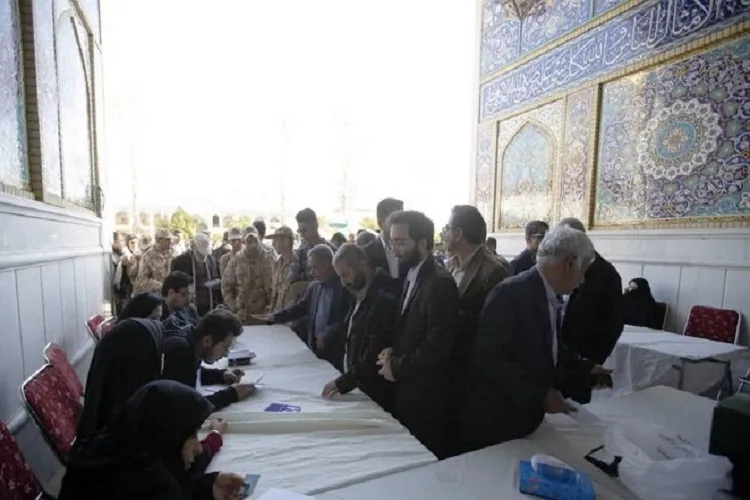 حضور گسترده جامعه قرآنی فارس در انتخابات / مطیع امر رهبریم