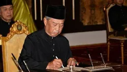 মাহাথিরকে টপকে যেভাবে মালয়েশিয়ার প্রধানমন্ত্রী হলেন মুহিউদ্দিন