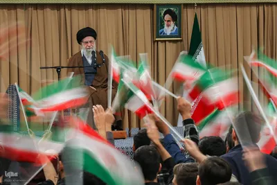 دیدار جمعی از دانش‌آموزان و دانشجویان با رهبر معظم انقلاب