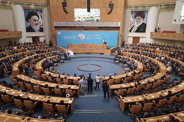 دولت در صف مقدم جنگ اقتصادی و تبلیغاتی است/ شهیدان رجایی و باهنر؛ بهترین الگوی دولتمردان