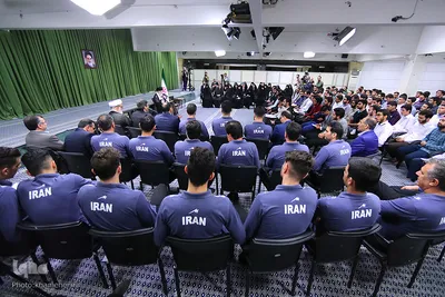 دیدار مدال‌آوران المپیادهای علمی و اعضای تیم ملی والیبال جوانان با رهبر انقلاب