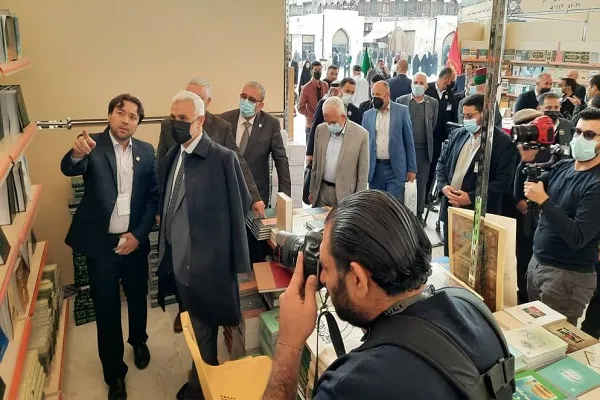 أمين عام العتبة الكاظمية يزور جناح العتبة الرضوية في معرض الكتاب الدولي السابع