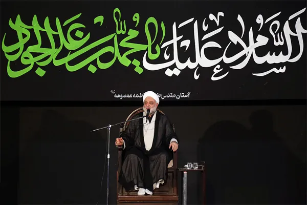 ائمه آیینه تمام نمای خداوند در زمین هستند