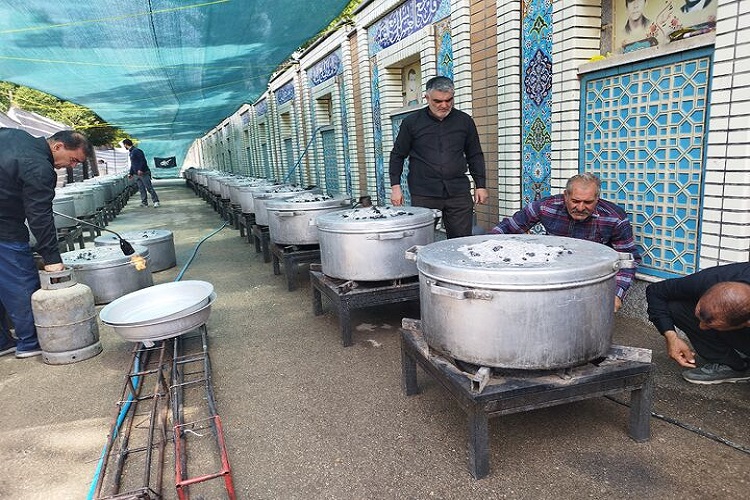 پخت غذای نذری شهدای کربلا مصلی یاسوج