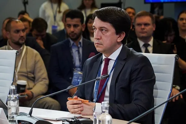 У стен Московского Кремля обсудили перспективы развития сотрудничества России и Востока