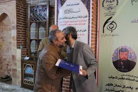 کرسی تلاوت قرآن در دانشگاه هنر اسلامی تبریز‎