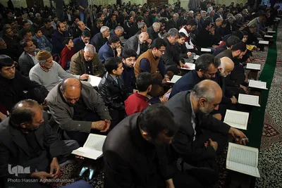 محفل انس با قرآن کاروان قرآنی انقلاب در  امامزاده حسین ابن موسی کاظم(ع) شهرستان طبس