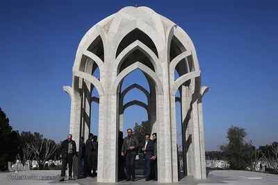 حضور کاروان قرآنی انقلاب بر مزار آیت الله یثربی امام جمعه فقید کاشان