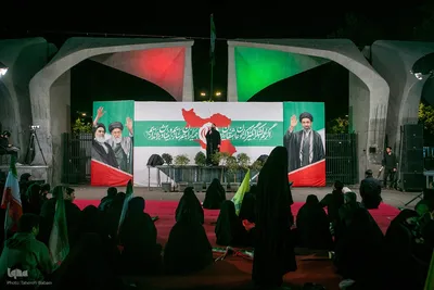 شام شهادت امام صادق(ع) و بیعت با رهبر در میدان انقلاب
