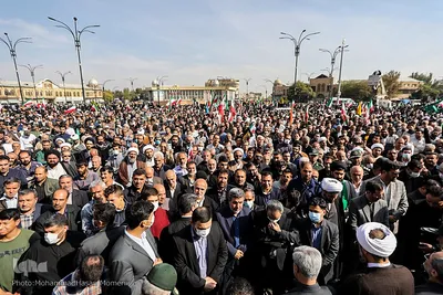 حضور حماسی همدانی‌ها در تشییع پیکر مطهر «احسان مرادی» شهید حرم شاهچراغ