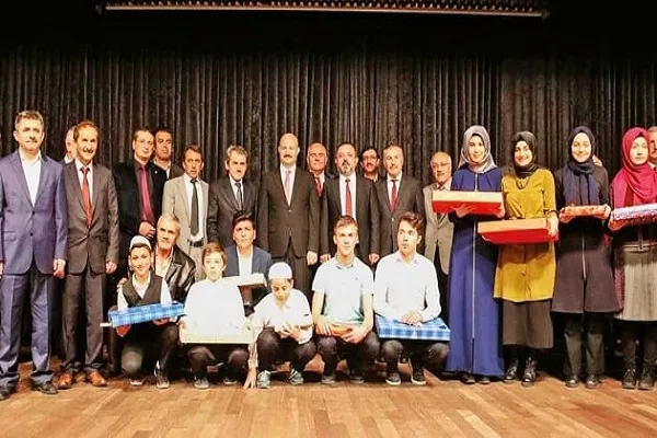 رقابت دانش‌آموزان «سنجان» ترکیه در مسابقات قرائت قرآن