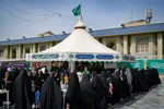 خادمی رزمندگان لشکر‌۱۴ امام حسین(ع) اصفهان در چایخانه حضرت رضا(ع)