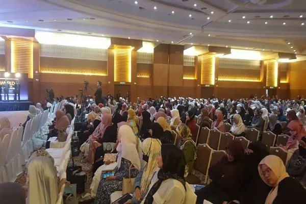 بالصور والفيديو... مؤتمر 