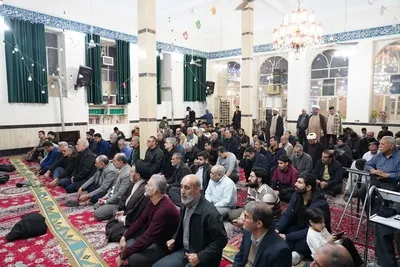 حضور رئیس شورای سیاست‌گذاری ائمه جمعه کشور در جمع نمازگزاران لرستانی