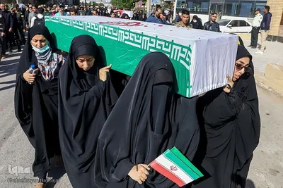 استقبال مردم آبادان و خرمشهر از پیکرهای پاک ۱۱۱ شهید دوران هشت سال دفاع مقدس در ساحل اروندرود