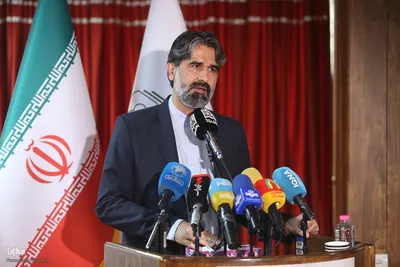 آیین رونمایی از ترجمه عربی مجموعه چهل جلدی «چلچراغ حکمت»