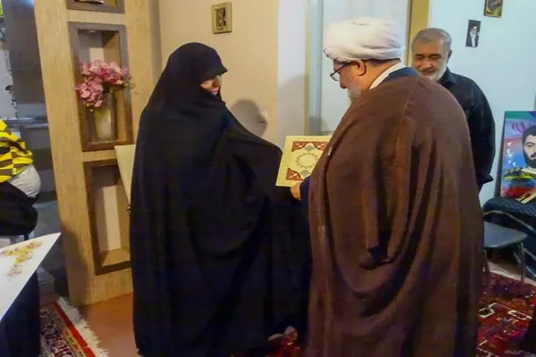 دیدار امام جمعه تبریز با خانواده شهیدان« شادی» و «جان‌نثار»
