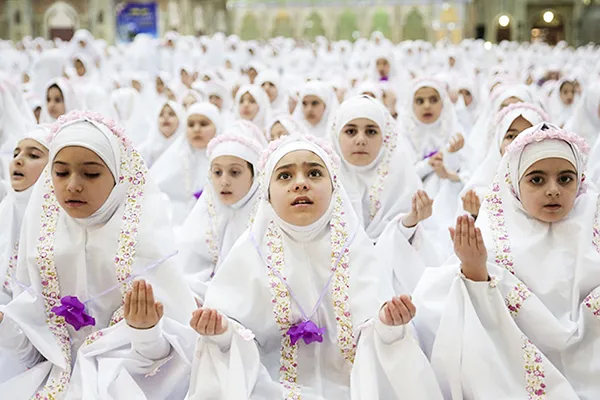جشن تکلیف 1800 نفری دختران در شهر ری