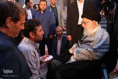 دیدار جمعی از شاعران و اهالی فرهنگ و ادب با رهبر انقلاب
