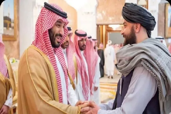د افغانستان  د طالبانو چارواکو د عربستان له ولی عهد سره وکتل