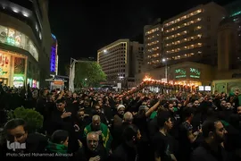 حسینیه ایران؛ آیین مشعل‌گردانی نجفی‌های مقیم مشهد