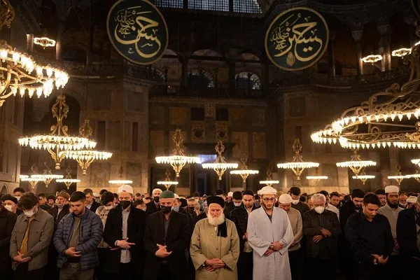 نخستین روز ماه رمضان در جهان به روایت عکس