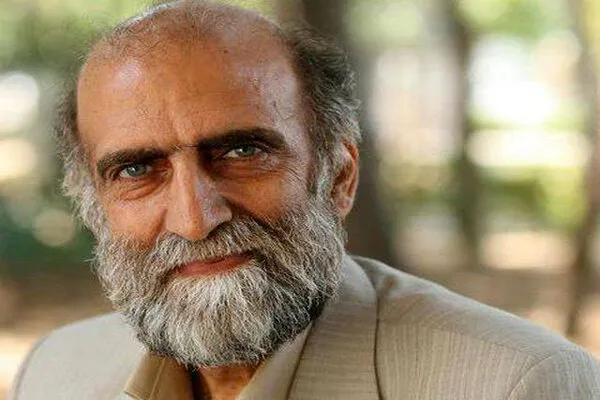 اکبری مبارکه از «پشت‌بام تهران» پر کشید
