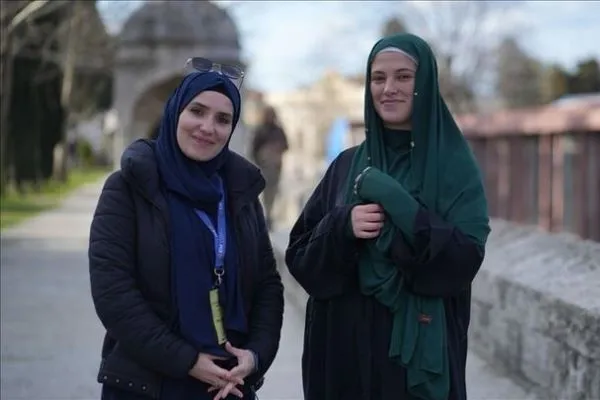 من التبشير إلى الإسلام... رحلة سيدتين برتغالية ورومانية إلى النور