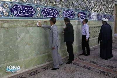 غبارروبی مضجع شریف کریمه اهل بیت توسط جامعه قرآنی کشور