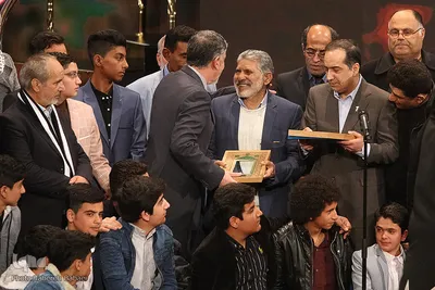 عوامل فیلم ۲۳ سه نفر در اختتامیه سی‌وهفتمین جشنواره فیلم فجر