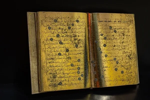 Quranın qızıl kağızlara yazılmış nüsxəsinin təqdimatı
