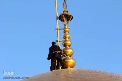 آئین تعویض پرچم گنبد مطهر رضوی در آستانه ماه محرم