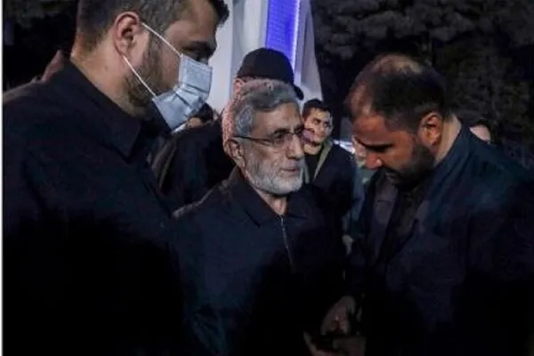 حضور سردار قاآنی در مراسم استقبال از پیکر شهید نیلفروشان + فیلم