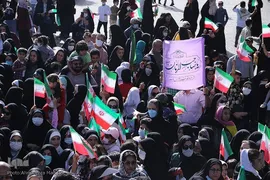 اجرای سرود «سلام فرمانده» در میدان شهدای شیراز