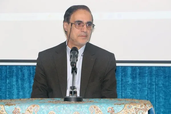 هجوم فضای مجازی عامل اصلی فاصله گرفتن نسل جدید از کتاب است