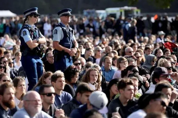 In 20mila hanno commemorato le vittime della strage di Christchurch, tra loro anche Cat Stevens