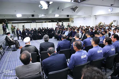 دیدار مدال‌آوران المپیادهای علمی و اعضای تیم ملی والیبال جوانان با رهبر انقلاب
