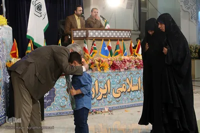 تجلیل از خانواده شهید قرآنی مدافع حرم در مسابقات قرآن