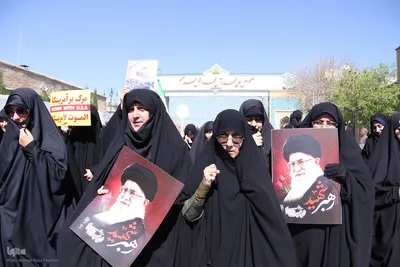 بیعت روحانیون و طلاب فارس با سومین رهبر معظم انقلاب