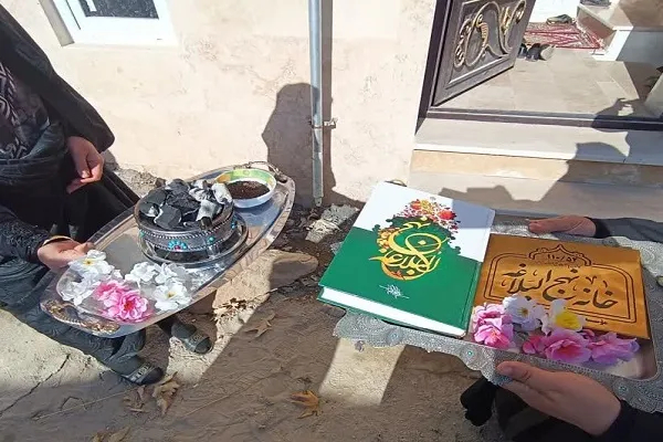 نصب اولین پلاک خانه نهج‌البلاغه در شهرستان قمصر + عکس