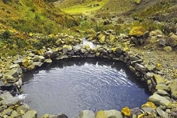 وقف یک چشمه آب شرب در بانه