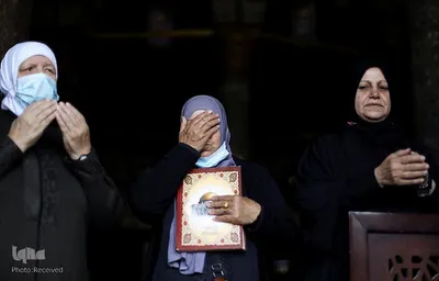 دعاخوانی زنان مسلمان فلسطینی در اولین نمازجمعه رمضان بیت المقدس