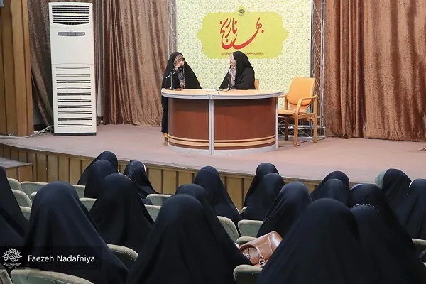 محفل شعر بانوان «بهارنارنج» در قم برگزار شد