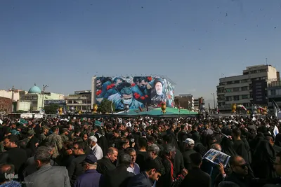 Millionen Menschen bei Trauerfeier für Märtyrer Ayatollah Raisi und seine Gefährte
