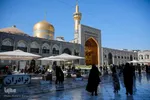 تعویض پرچم گنبد حرم امام رضا(ع)
