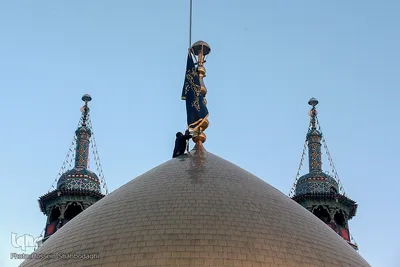 آیین تعویض پرچم حرم در شب وفات حضرت معصومه (سلام الله علیها)