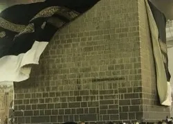 La «Kiswa» de la Kaaba secouée par des vents violents à la Mecque+vidéo